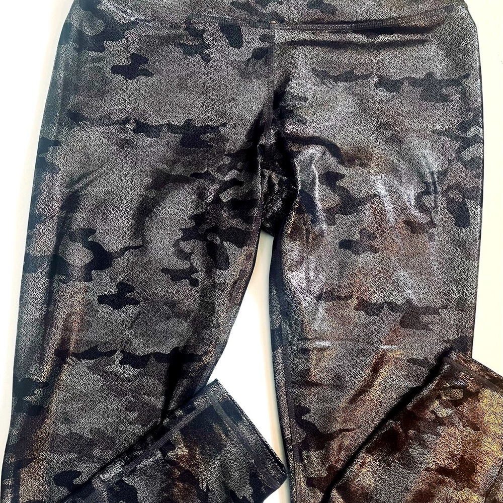 Fabletics Metallic Foil Camo-Size Medium